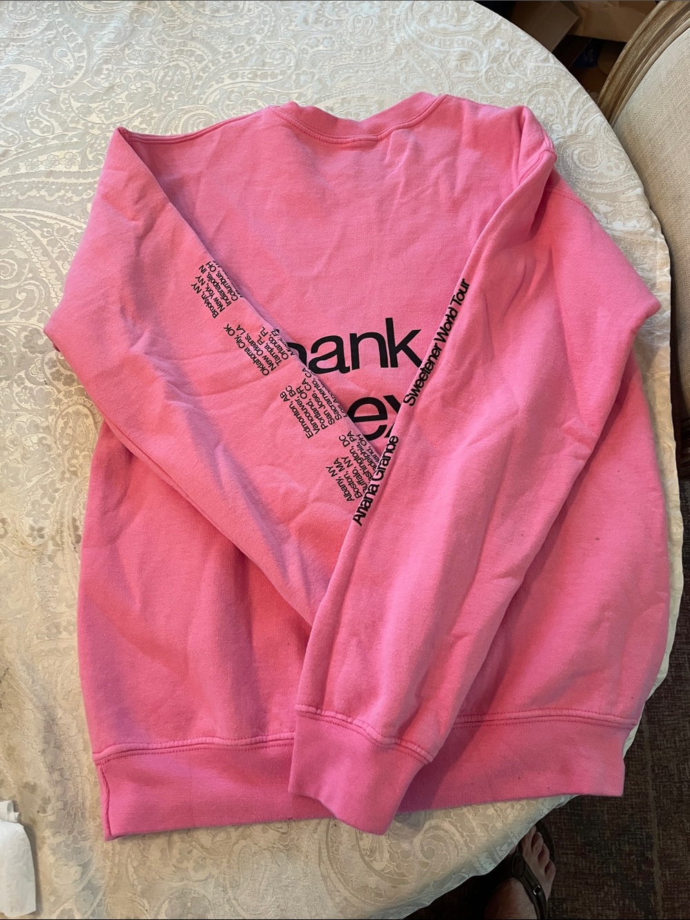 Pink Ariana Grande Pink 7 Rings Silhouette Crewneck Sweathshirt Size Small EUC - Picture 4 of 4